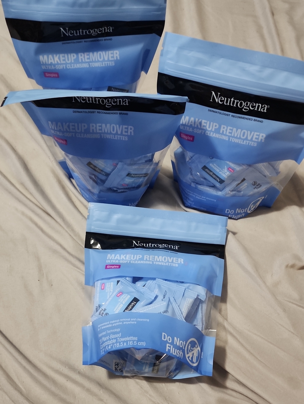 4 bags Neutrogena Blue Makeup Remover Ultra-Soft Cleansing Towelettes
